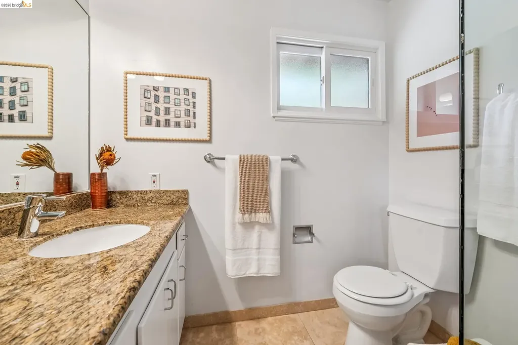 7200 Saroni Drive Oakland CA 94611