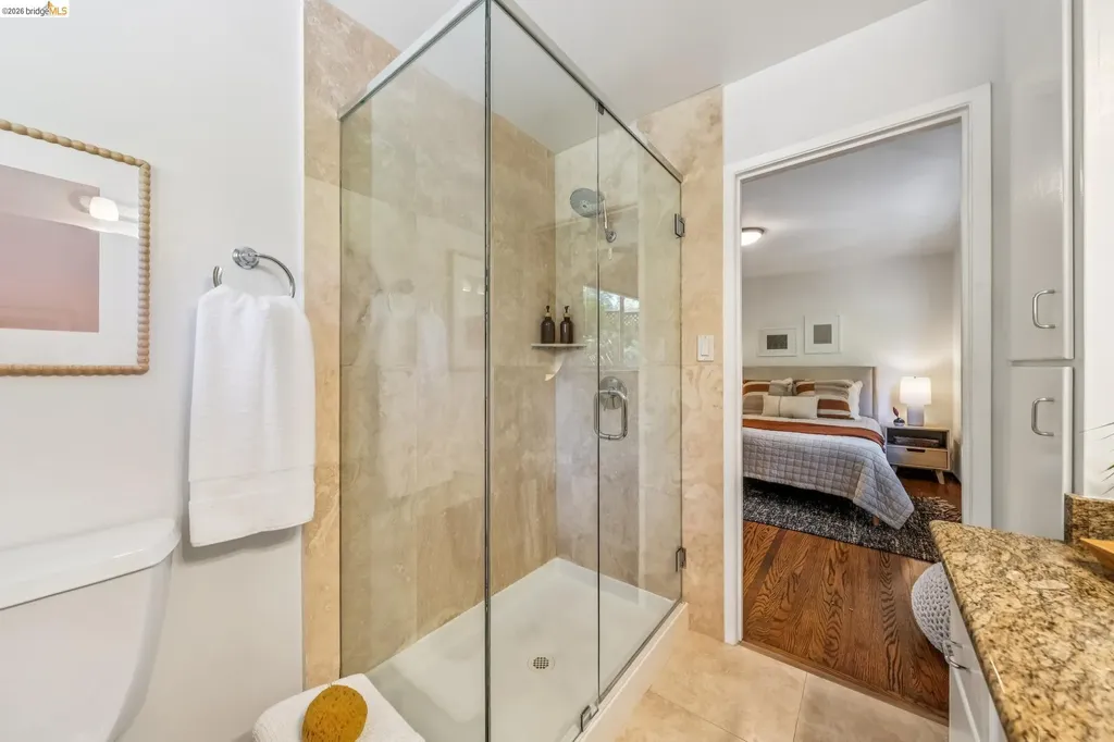 7200 Saroni Drive Oakland CA 94611