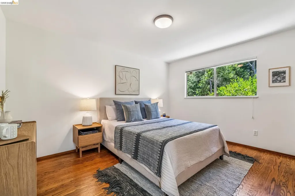7200 Saroni Drive Oakland CA 94611