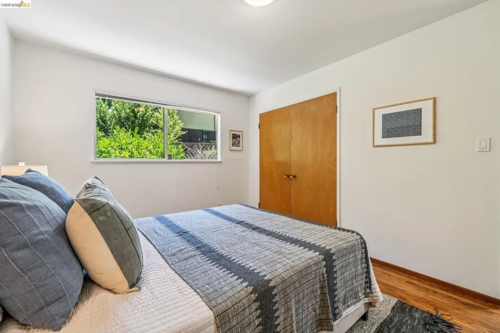 7200 Saroni Drive Oakland CA 94611