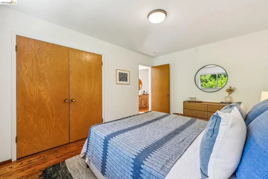 7200 Saroni Drive Oakland CA 94611