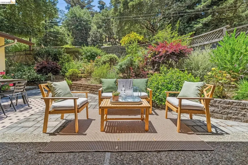 7200 Saroni Drive Oakland CA 94611