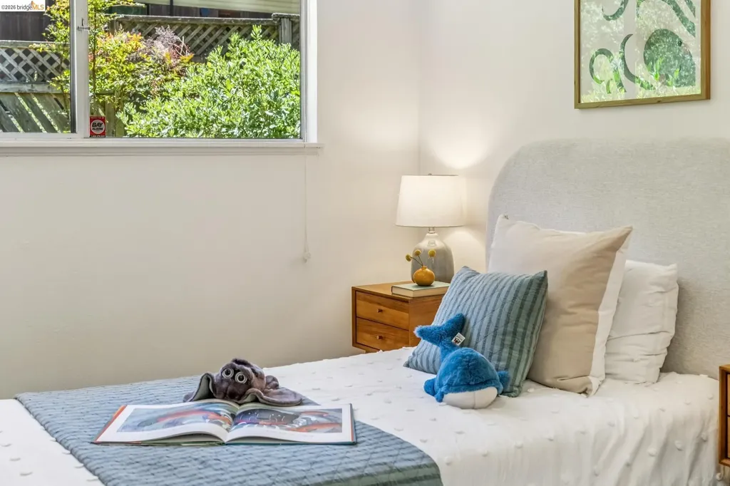 7200 Saroni Drive Oakland CA 94611