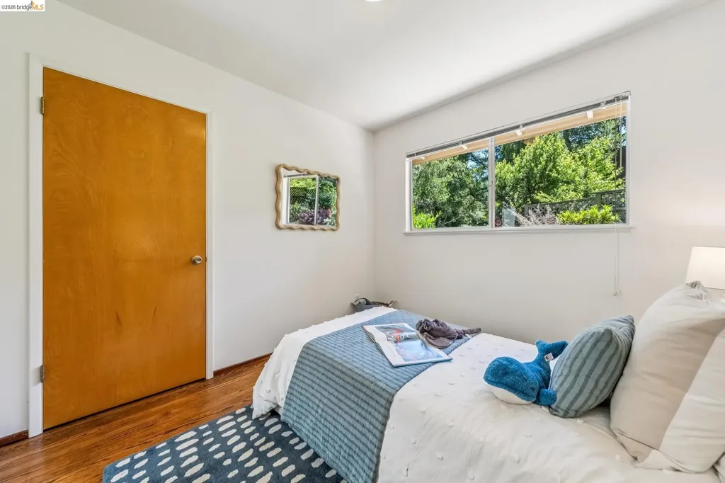 7200 Saroni Drive Oakland CA 94611