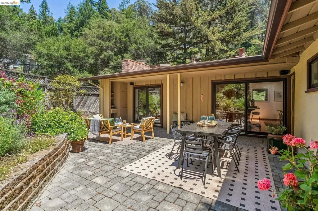 7200 Saroni Drive Oakland CA 94611