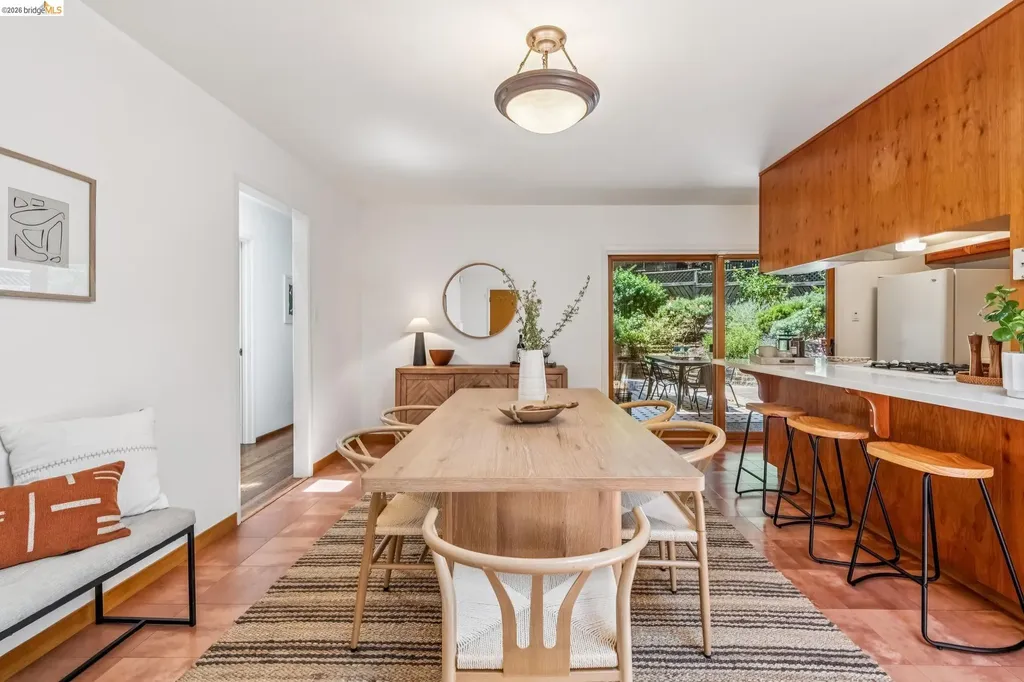 7200 Saroni Drive Oakland CA 94611
