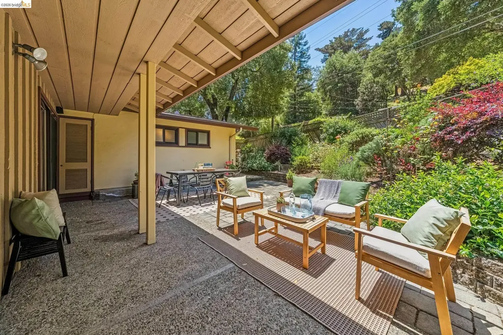 7200 Saroni Drive Oakland CA 94611