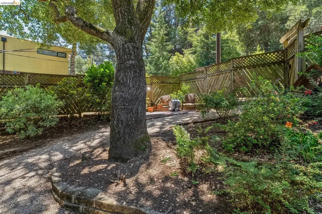 7200 Saroni Drive Oakland CA 94611