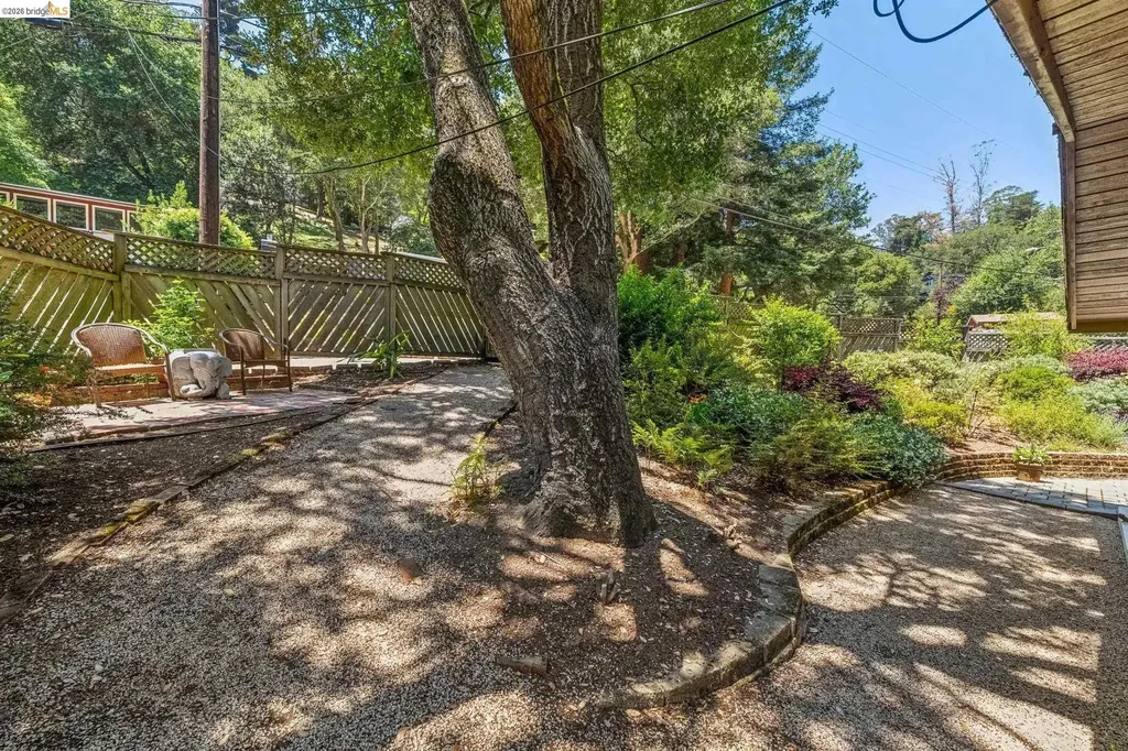 7200 Saroni Drive Oakland CA 94611