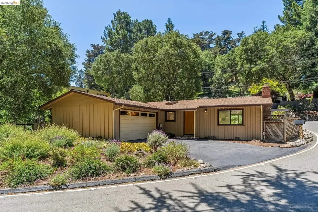 7200 Saroni Drive Oakland CA 94611
