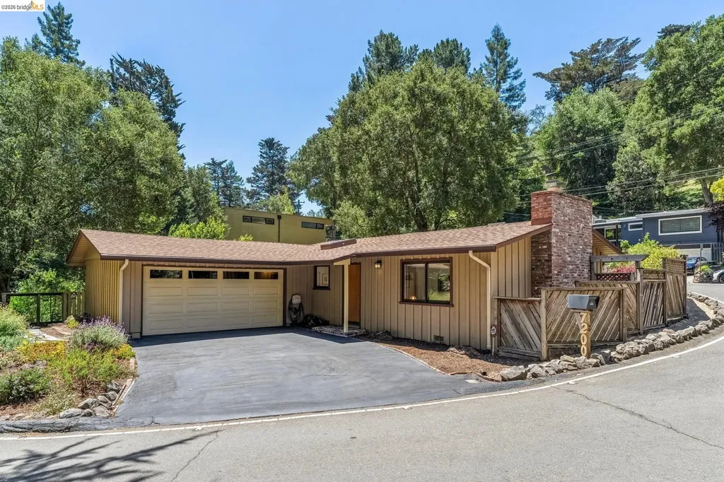 7200 Saroni Drive Oakland CA 94611
