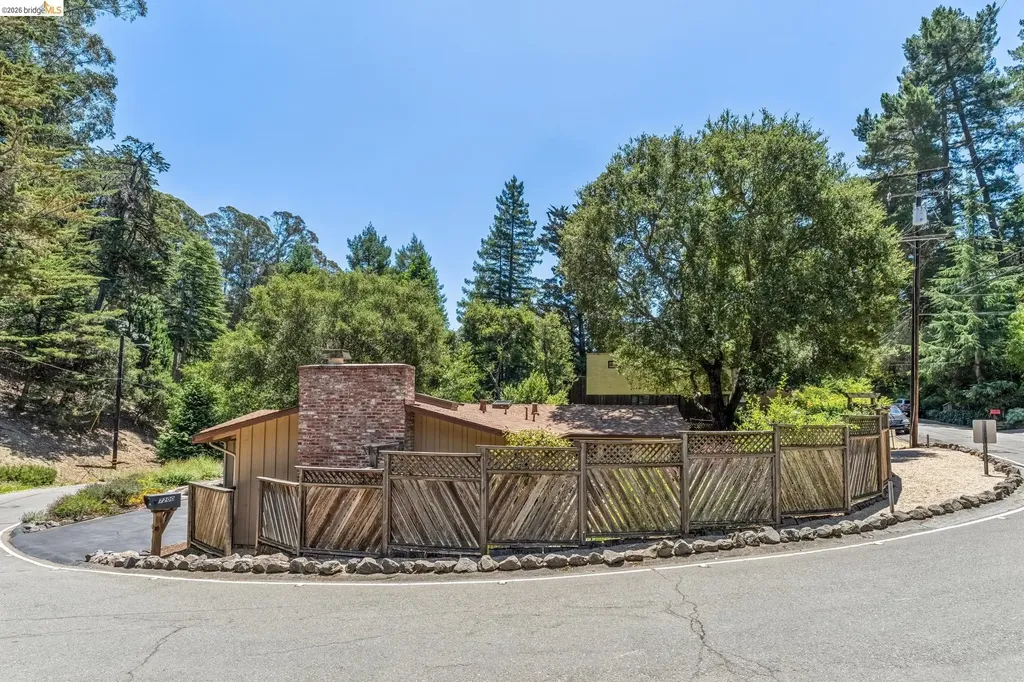 7200 Saroni Drive Oakland CA 94611