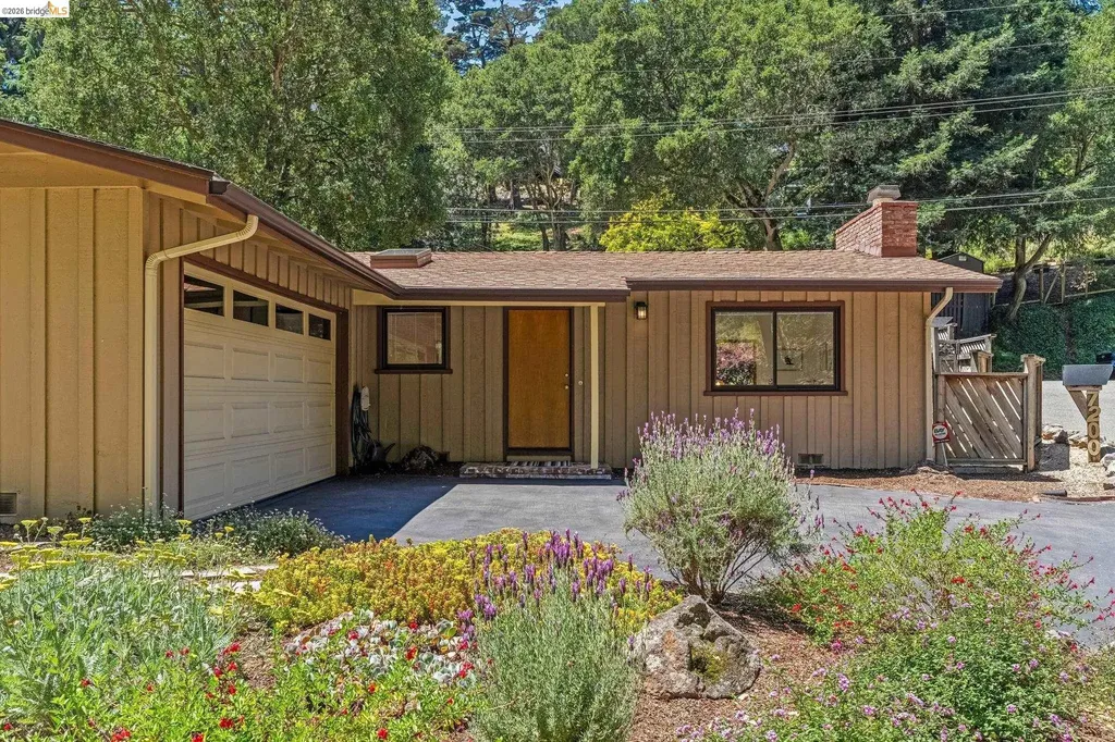 7200 Saroni Drive Oakland CA 94611