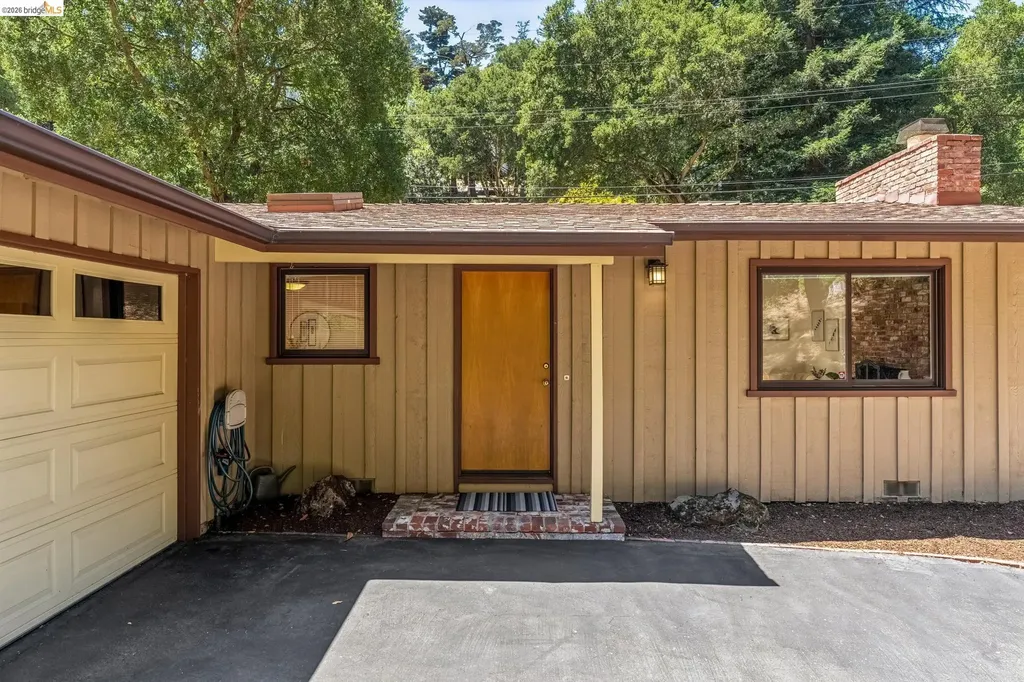 7200 Saroni Drive Oakland CA 94611