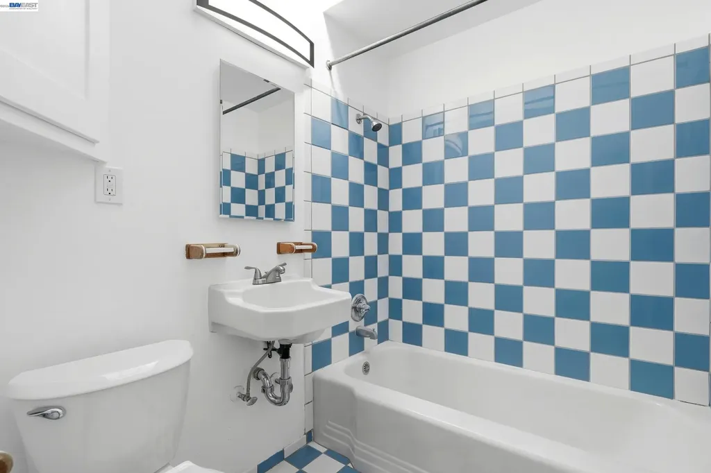 23 Stoneyford Avenue San Francisco CA 94112