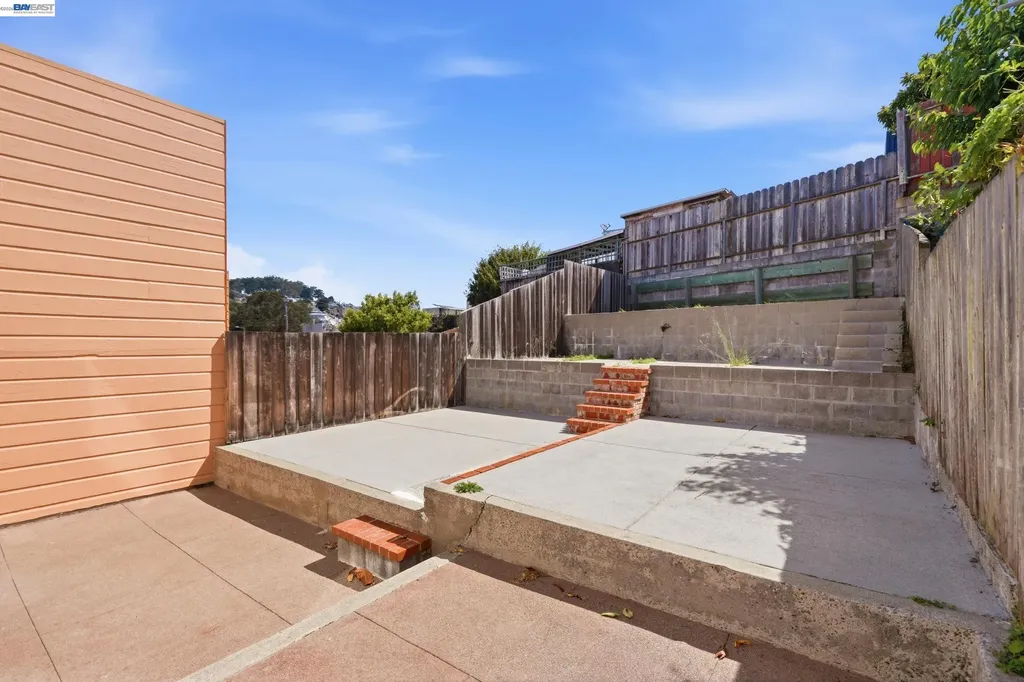 23 Stoneyford Avenue San Francisco CA 94112