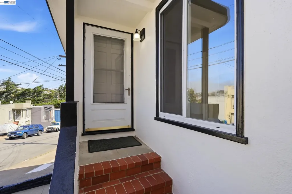 23 Stoneyford Avenue San Francisco CA 94112