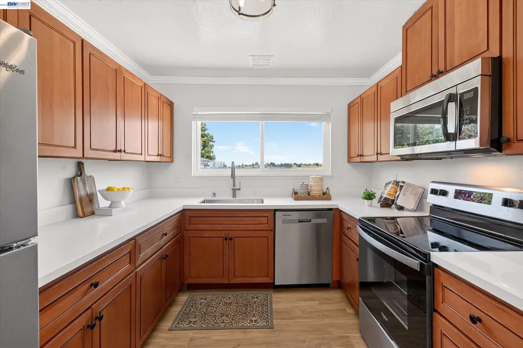 295 Iris Road Hercules CA 94547