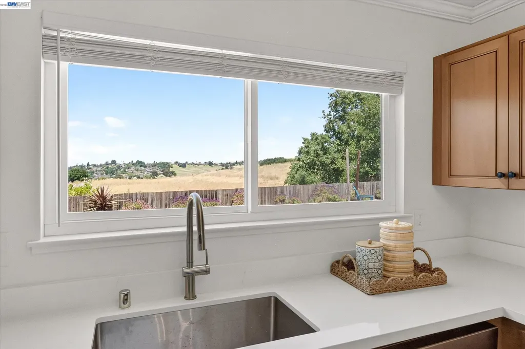 295 Iris Road Hercules CA 94547