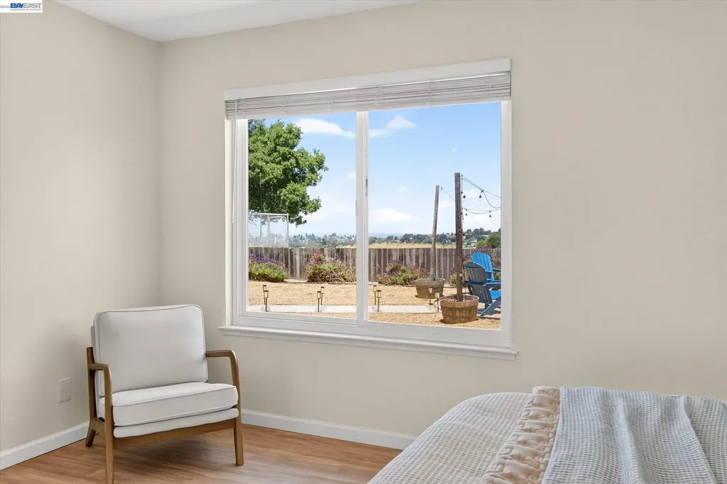 295 Iris Road Hercules CA 94547