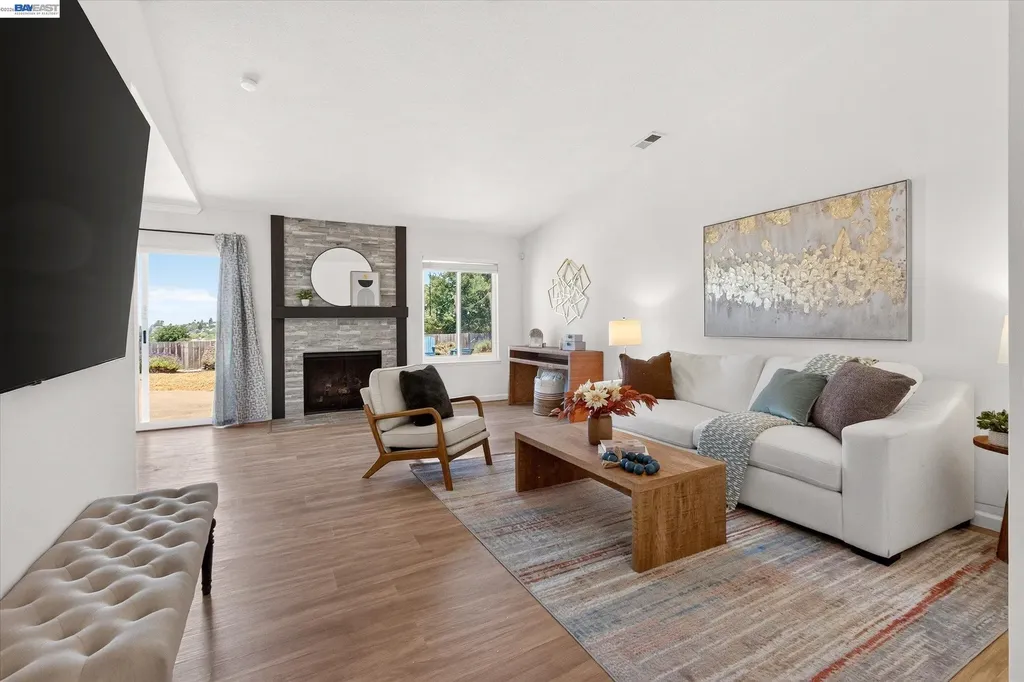 295 Iris Road Hercules CA 94547