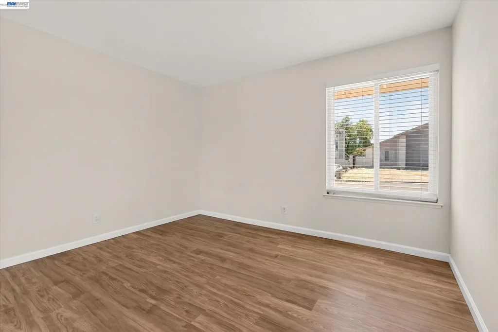 295 Iris Road Hercules CA 94547