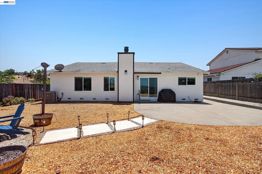 295 Iris Road Hercules CA 94547