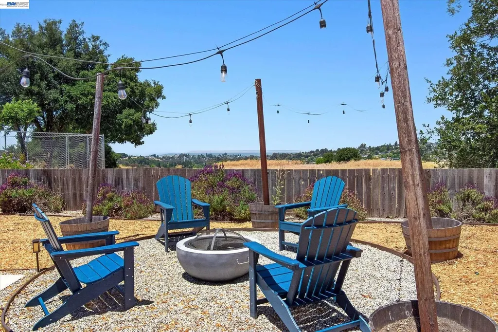295 Iris Road Hercules CA 94547