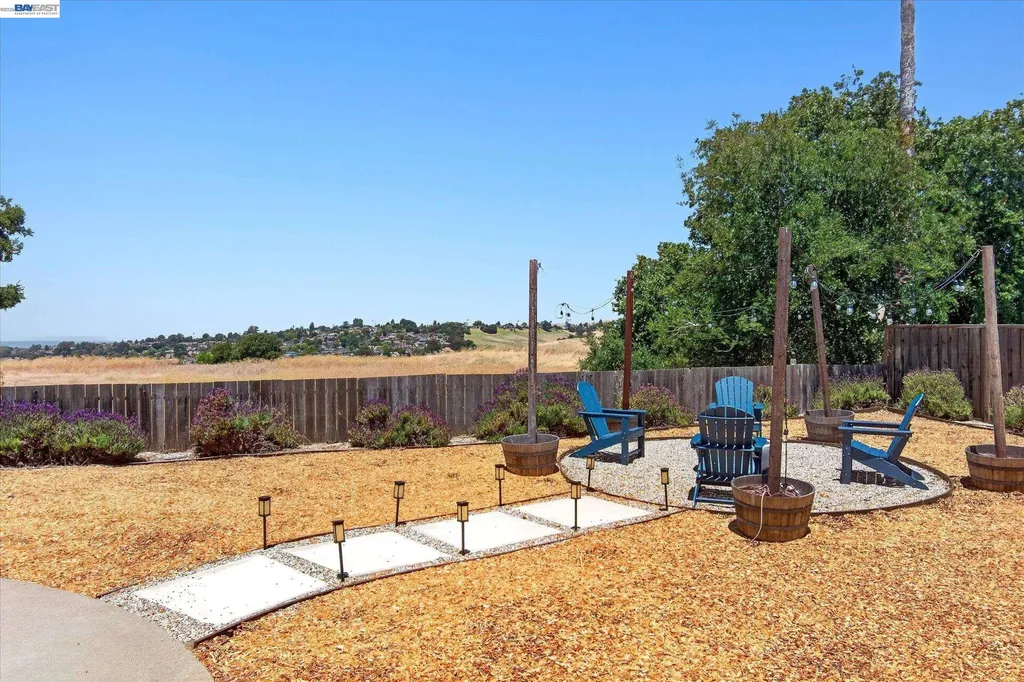 295 Iris Road Hercules CA 94547