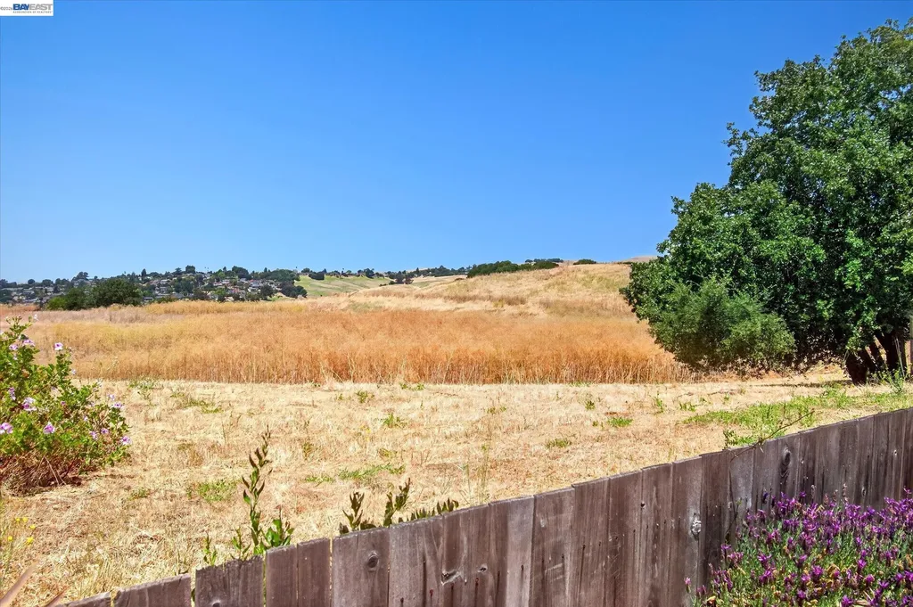 295 Iris Road Hercules CA 94547