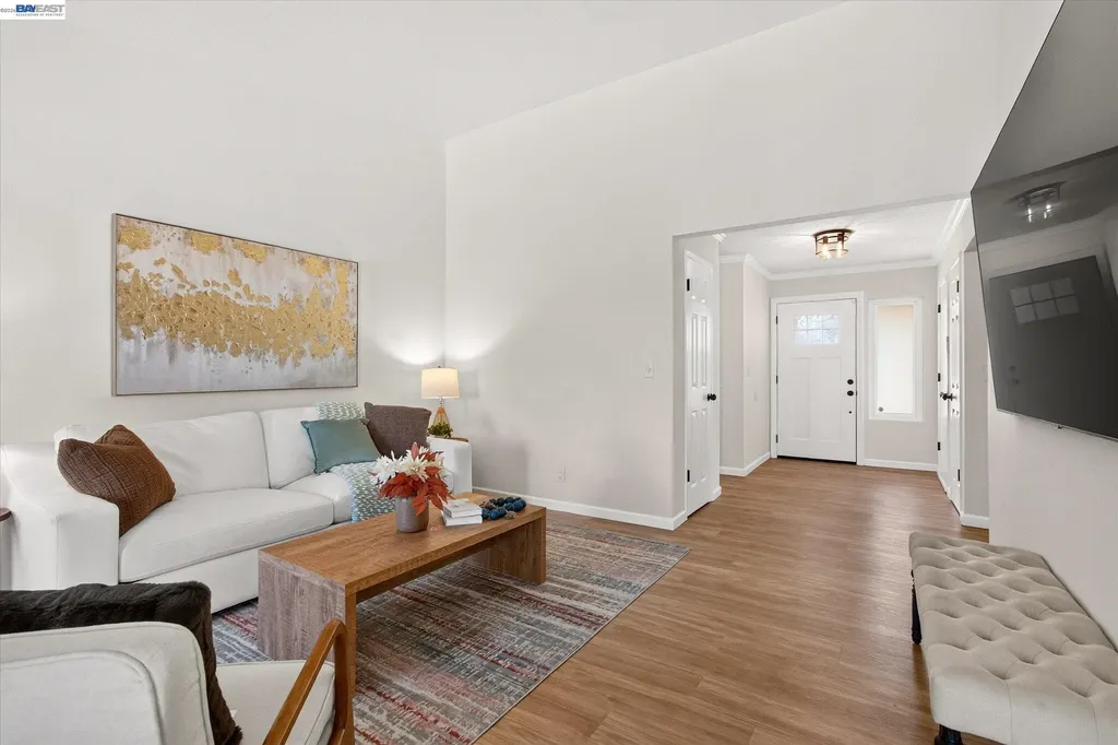 295 Iris Road Hercules CA 94547