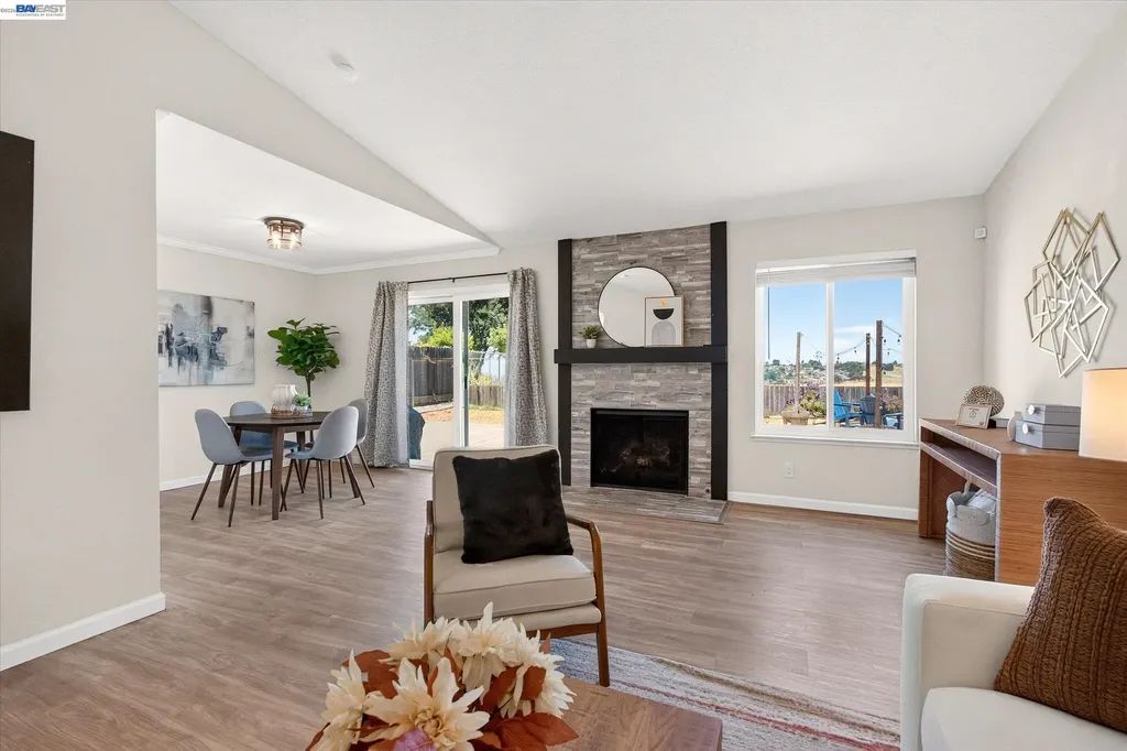 295 Iris Road Hercules CA 94547