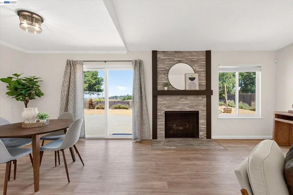 295 Iris Road Hercules CA 94547