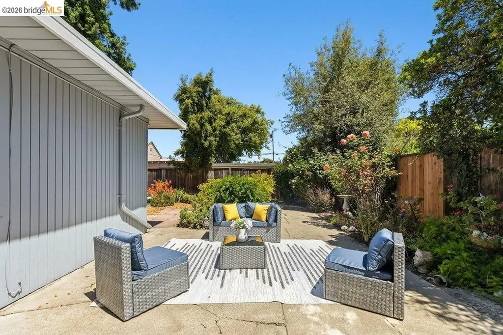 365 Redbud Lane Hayward CA 94541