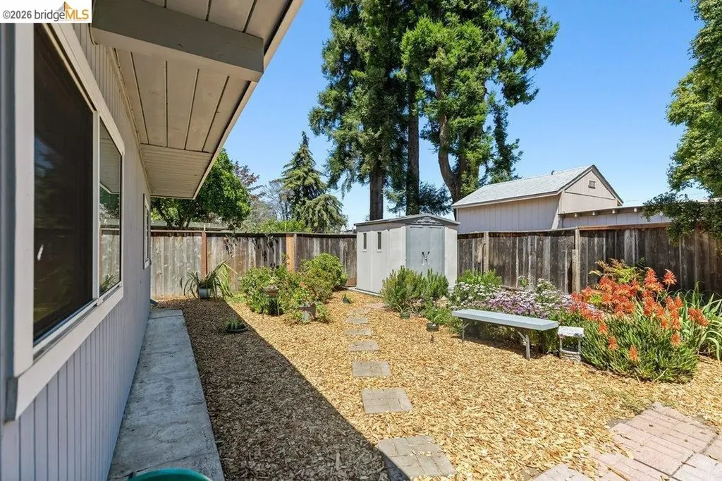 365 Redbud Lane Hayward CA 94541