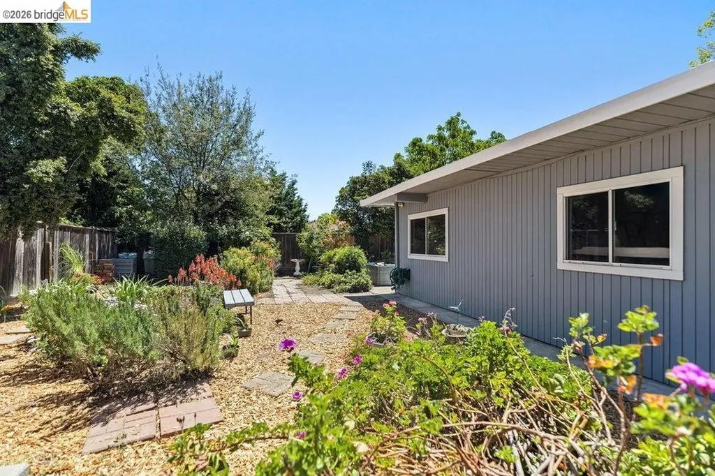 365 Redbud Lane Hayward CA 94541
