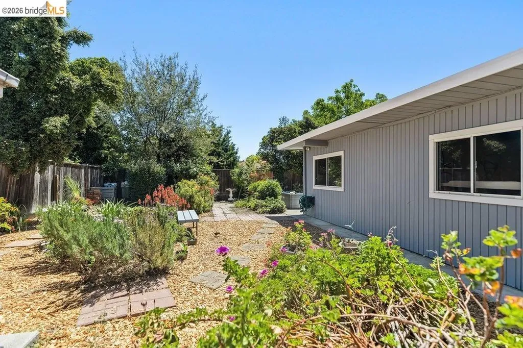 365 Redbud Lane Hayward CA 94541