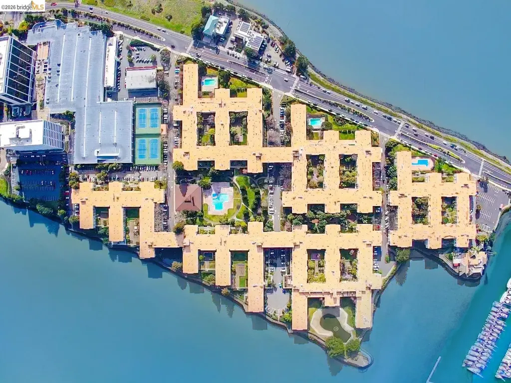 2 Commodore Drive Emeryville CA 94608