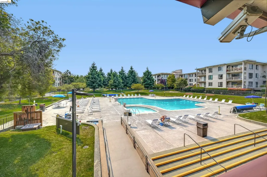 2 Commodore Drive Emeryville CA 94608