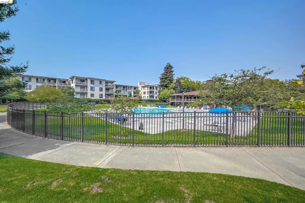 2 Commodore Drive Emeryville CA 94608
