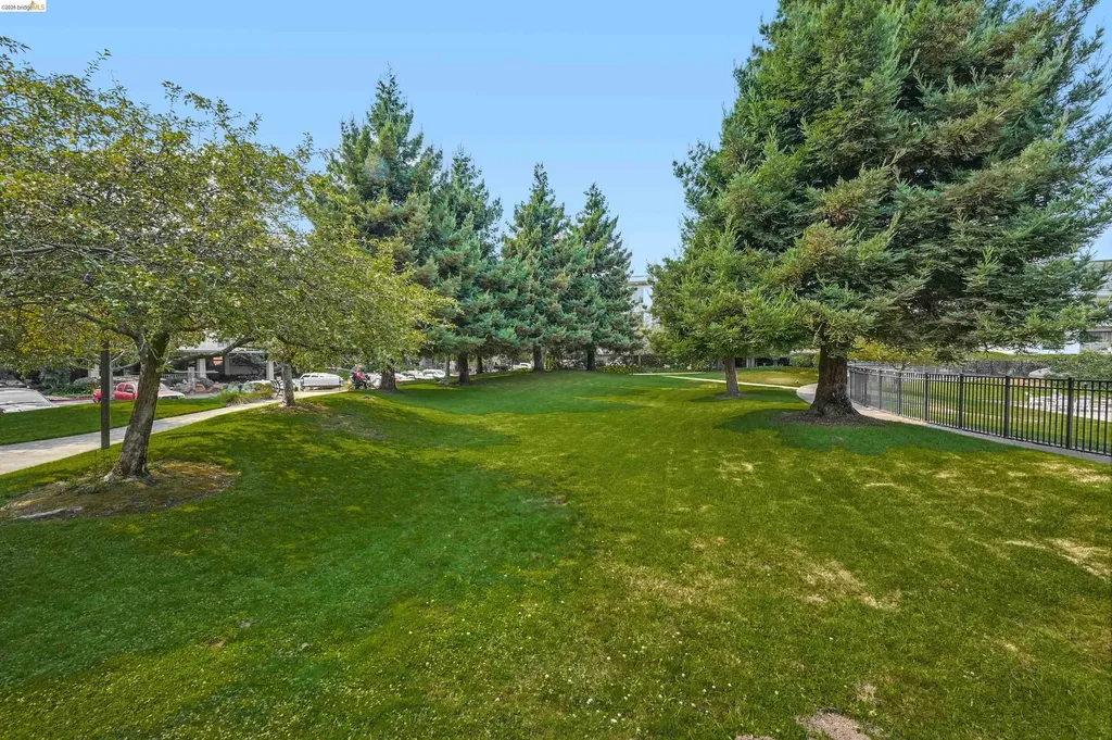 2 Commodore Drive Emeryville CA 94608