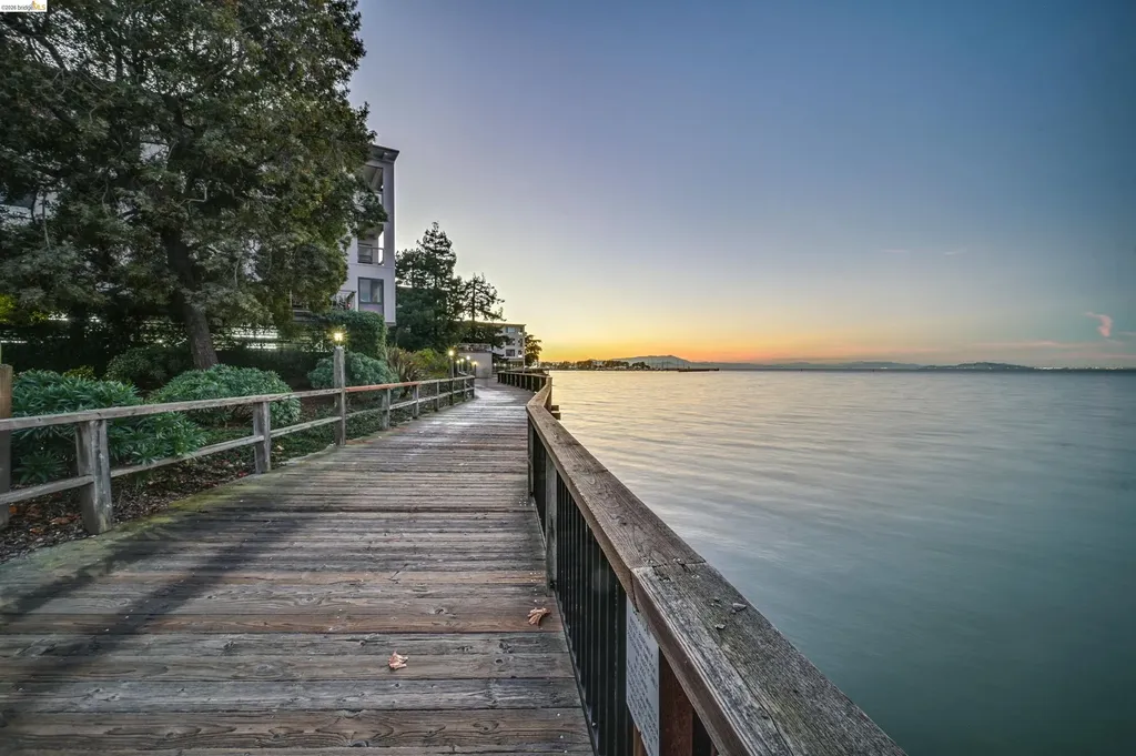 2 Commodore Drive Emeryville CA 94608