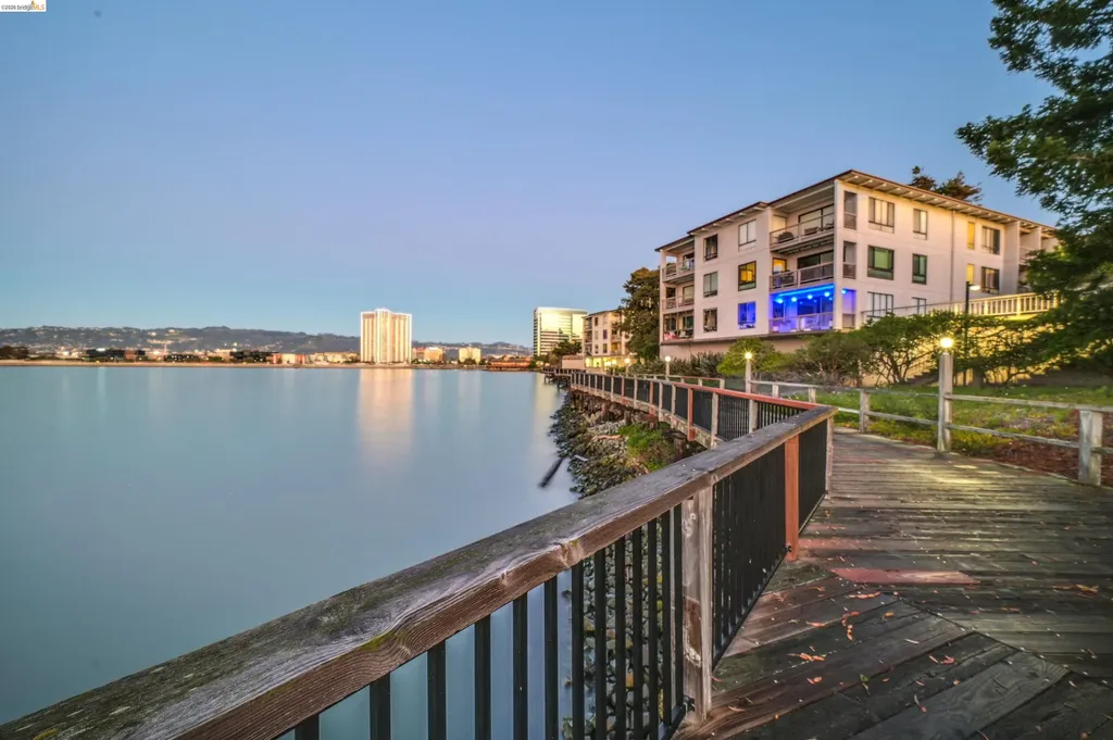 2 Commodore Drive Emeryville CA 94608