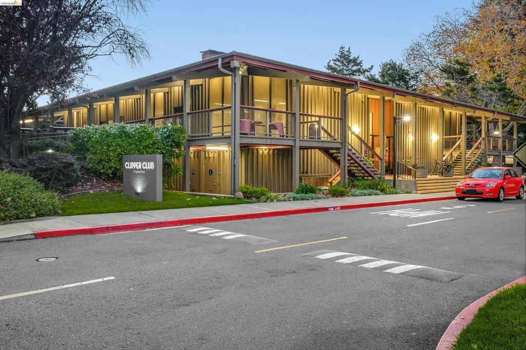 2 Commodore Drive Emeryville CA 94608