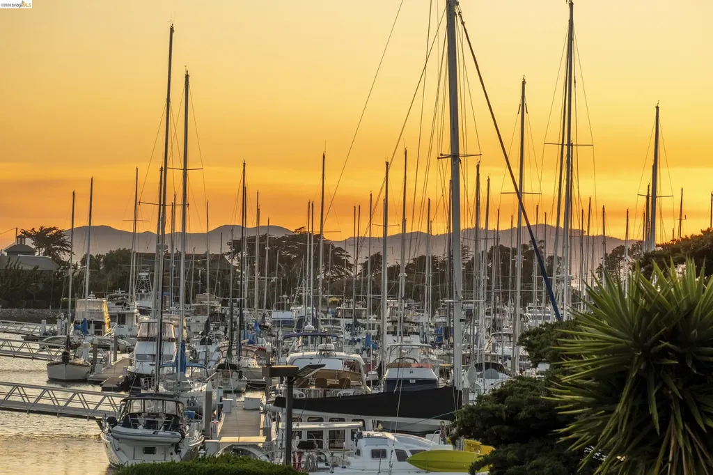2 Commodore Drive Emeryville CA 94608