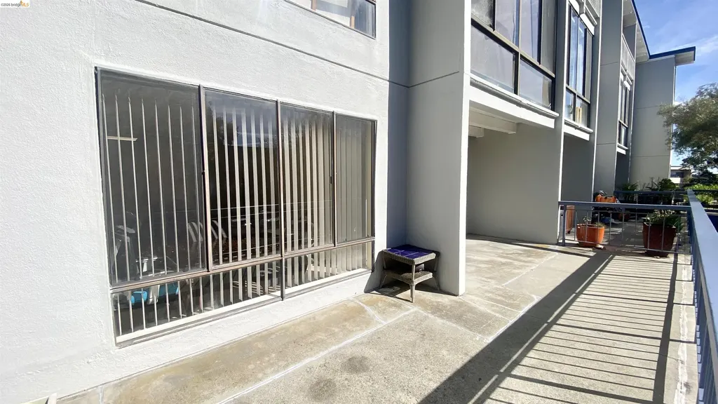 2 Commodore Drive Emeryville CA 94608