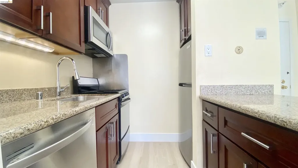 2 Commodore Drive Emeryville CA 94608