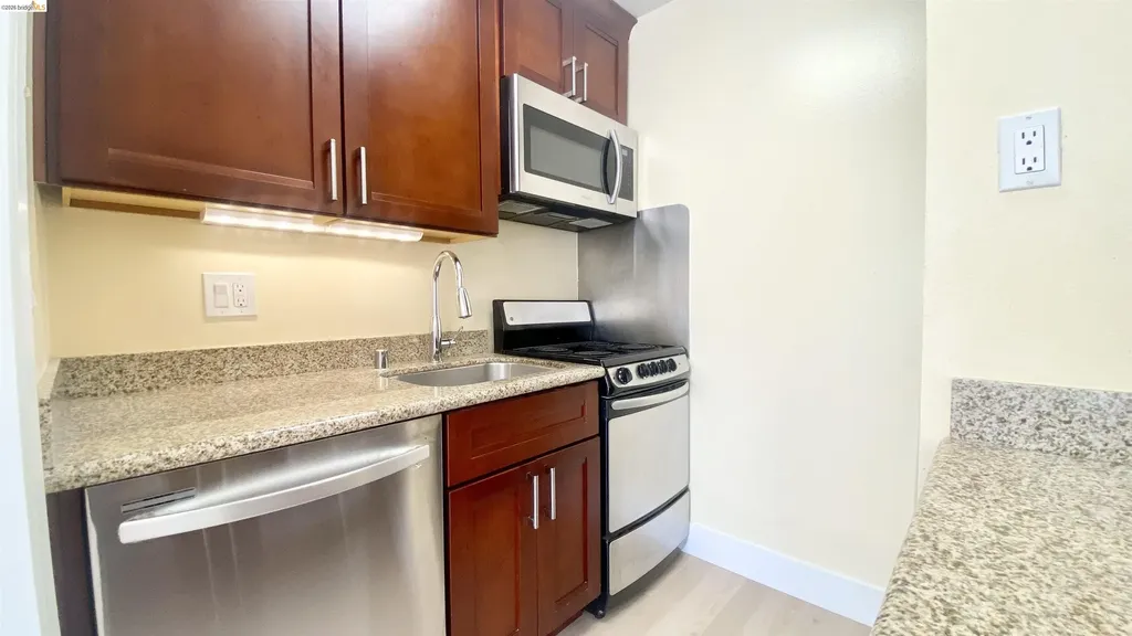 2 Commodore Drive Emeryville CA 94608