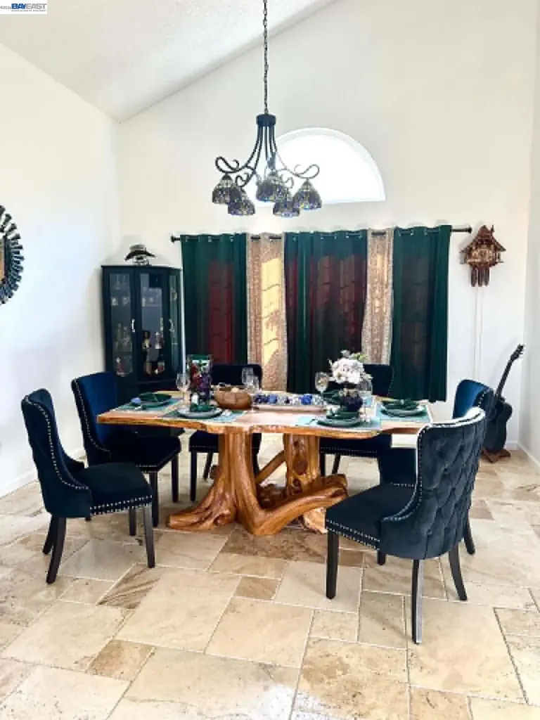5182 Coach El Sobrante CA 94803