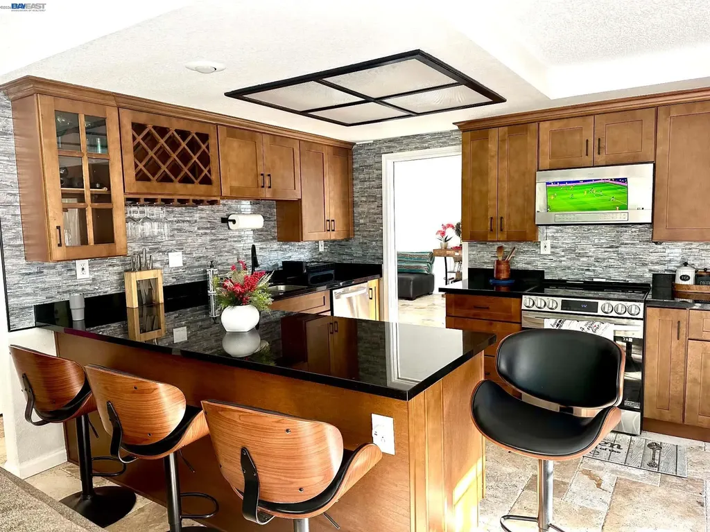 5182 Coach El Sobrante CA 94803